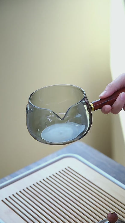 Théière Rotative en Verre Borosilicate avec Manche en Bois – Design Moderne